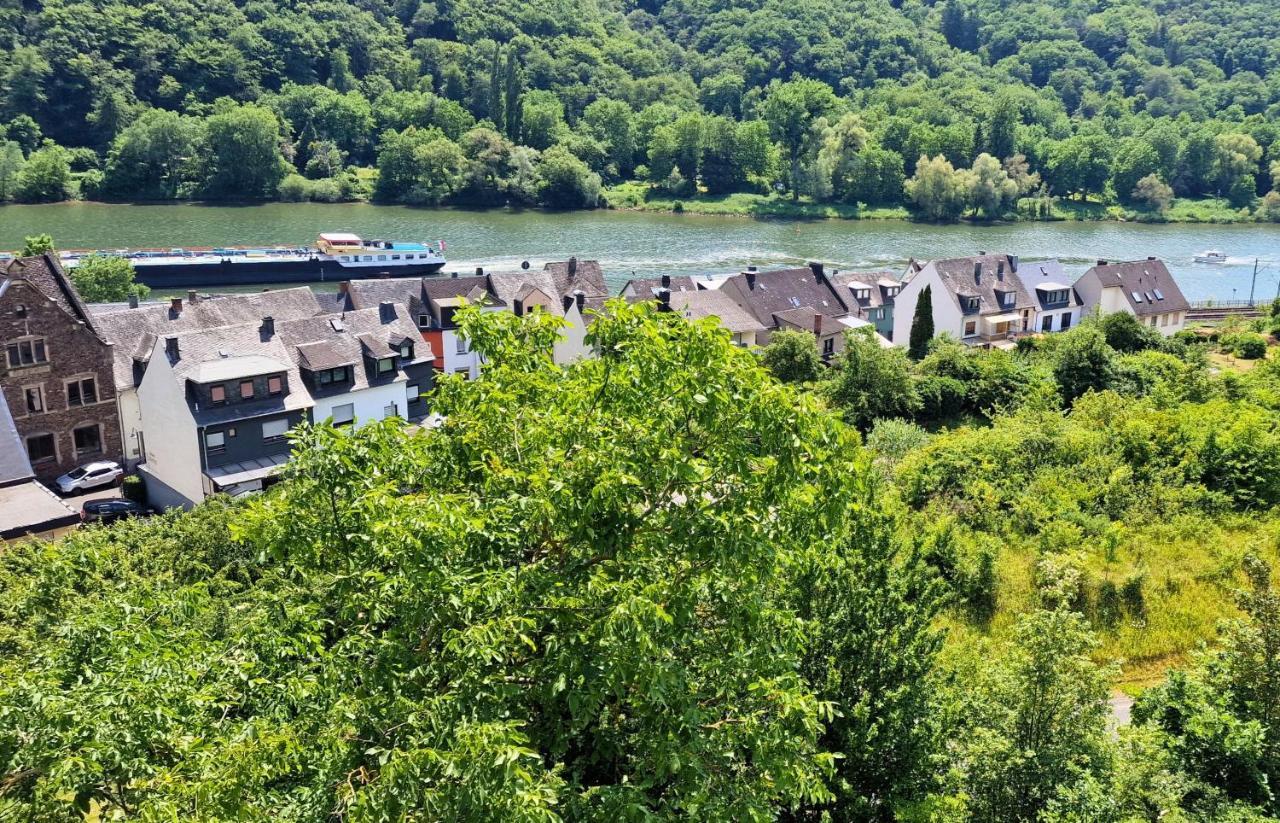 Riesling Appartement For 2 - 4 People - Billiards - Balcony With Mosel View - Parking - Wine Barrel Bar - Fully Equipped Kitchen - Netflix - Waiputv - 3 Km From Cochem Klotten Esterno foto