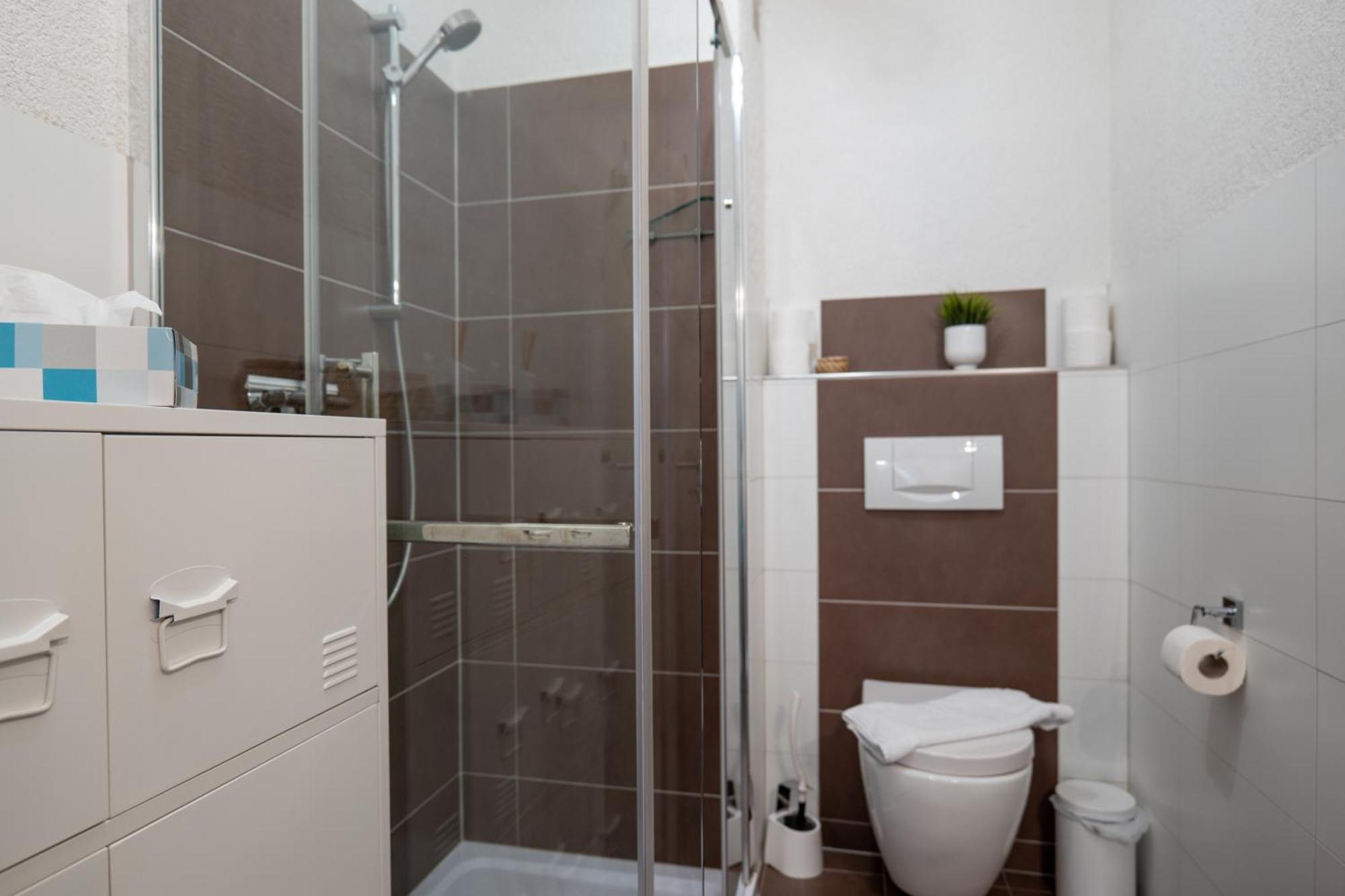 Riesling Appartement For 2 - 4 People - Billiards - Balcony With Mosel View - Parking - Wine Barrel Bar - Fully Equipped Kitchen - Netflix - Waiputv - 3 Km From Cochem Klotten Esterno foto