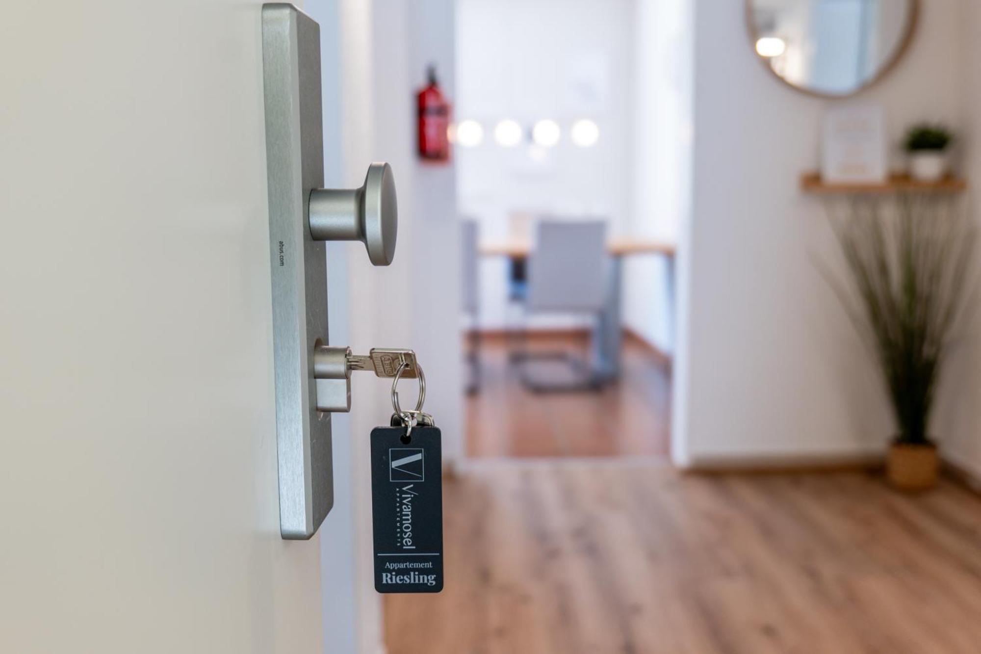 Riesling Appartement For 2 - 4 People - Billiards - Balcony With Mosel View - Parking - Wine Barrel Bar - Fully Equipped Kitchen - Netflix - Waiputv - 3 Km From Cochem Klotten Esterno foto